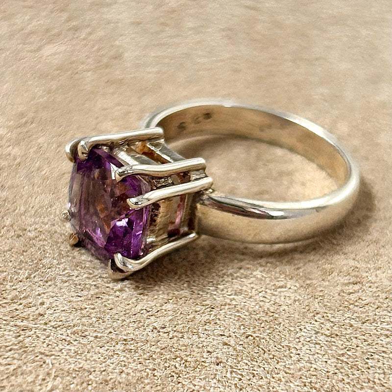 Amethyst & Sterling Silver Ring (size 8)