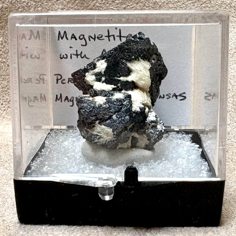 Magnetite with Albite (Arkansas)
