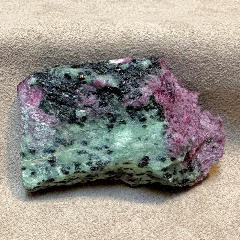Ruby in zoisite (Tanzania)