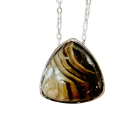 Schalenblende Pendant and Chain