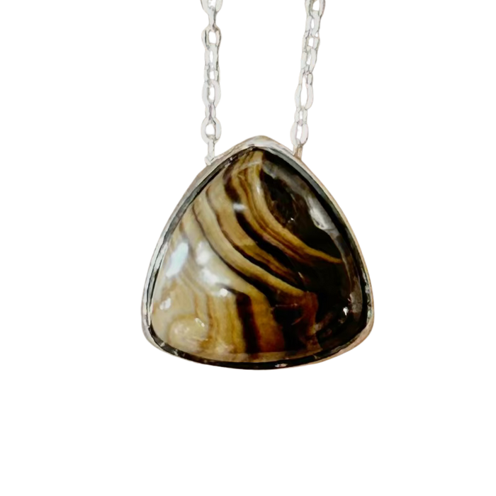 Schalenblende Pendant and Chain