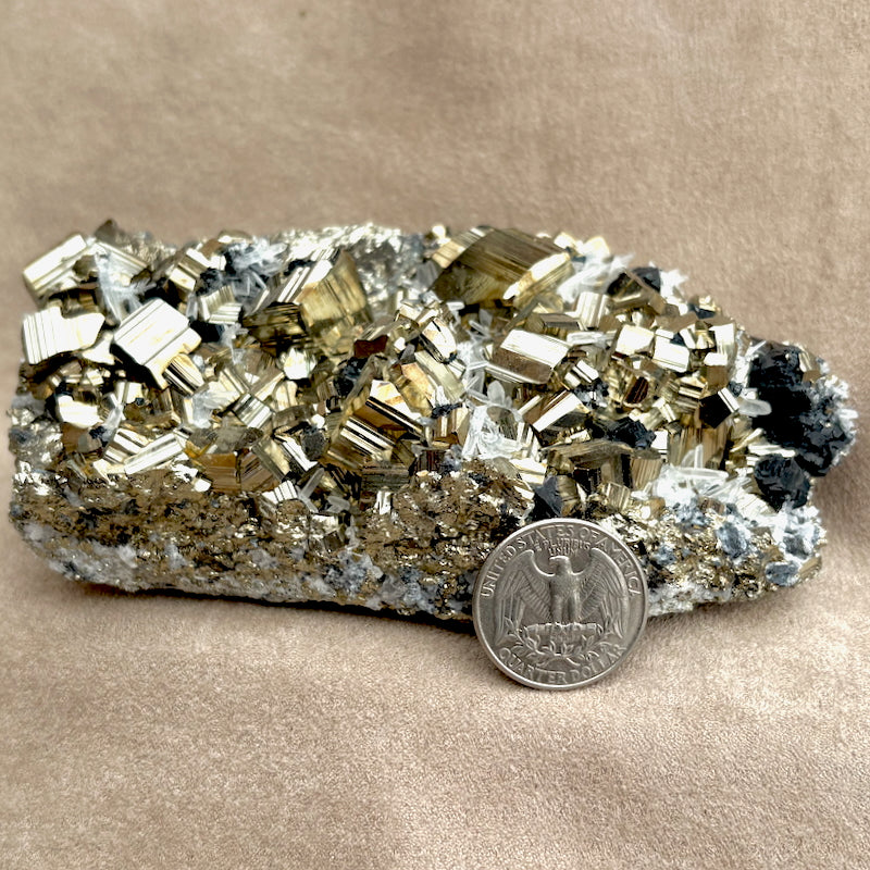 Pyrite, sphalerite and quartz (Peru)