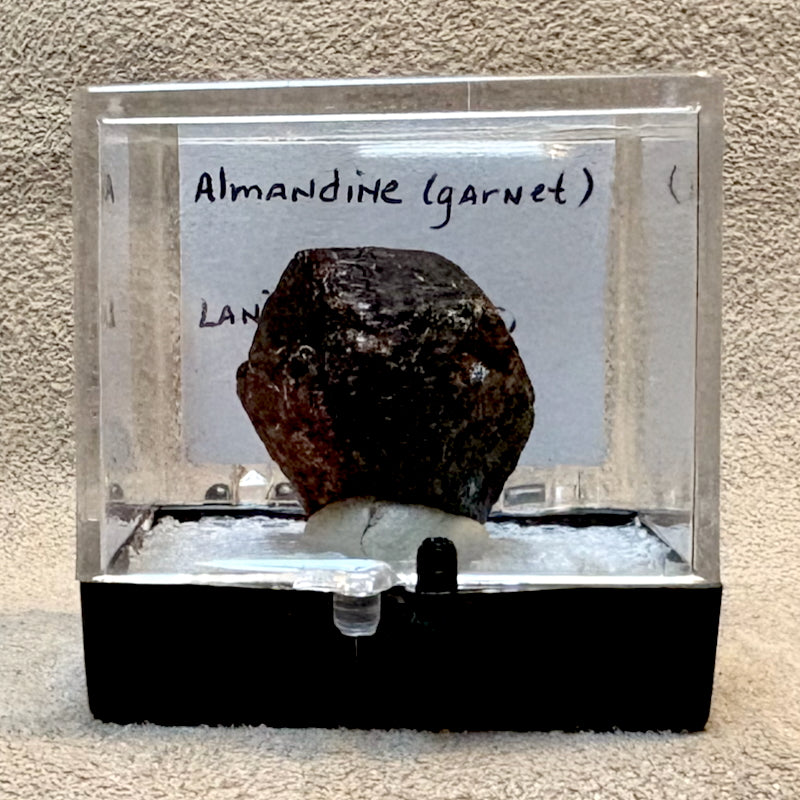 Garnet, Almandine (Canada)