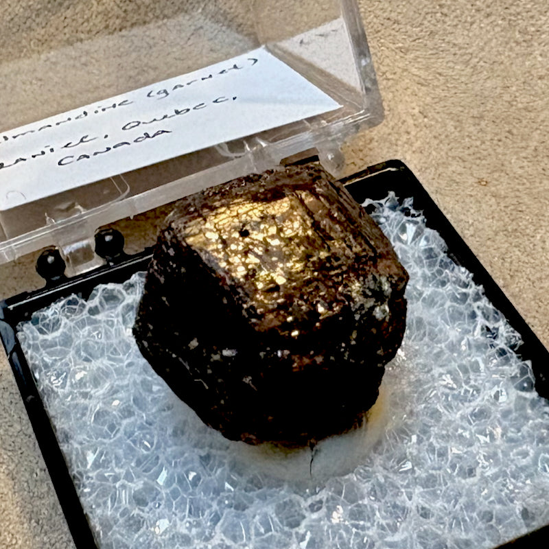 Garnet, Almandine (Canada)