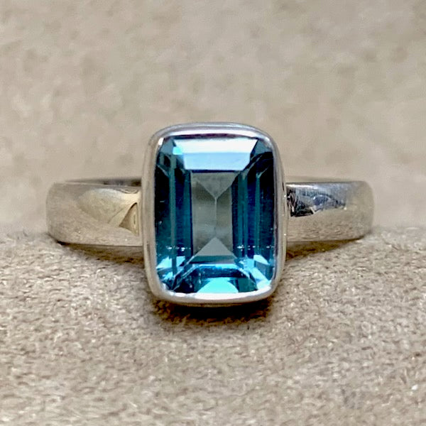 Swiss Blue Topaz Faceted Rectangular Ring (size 6)